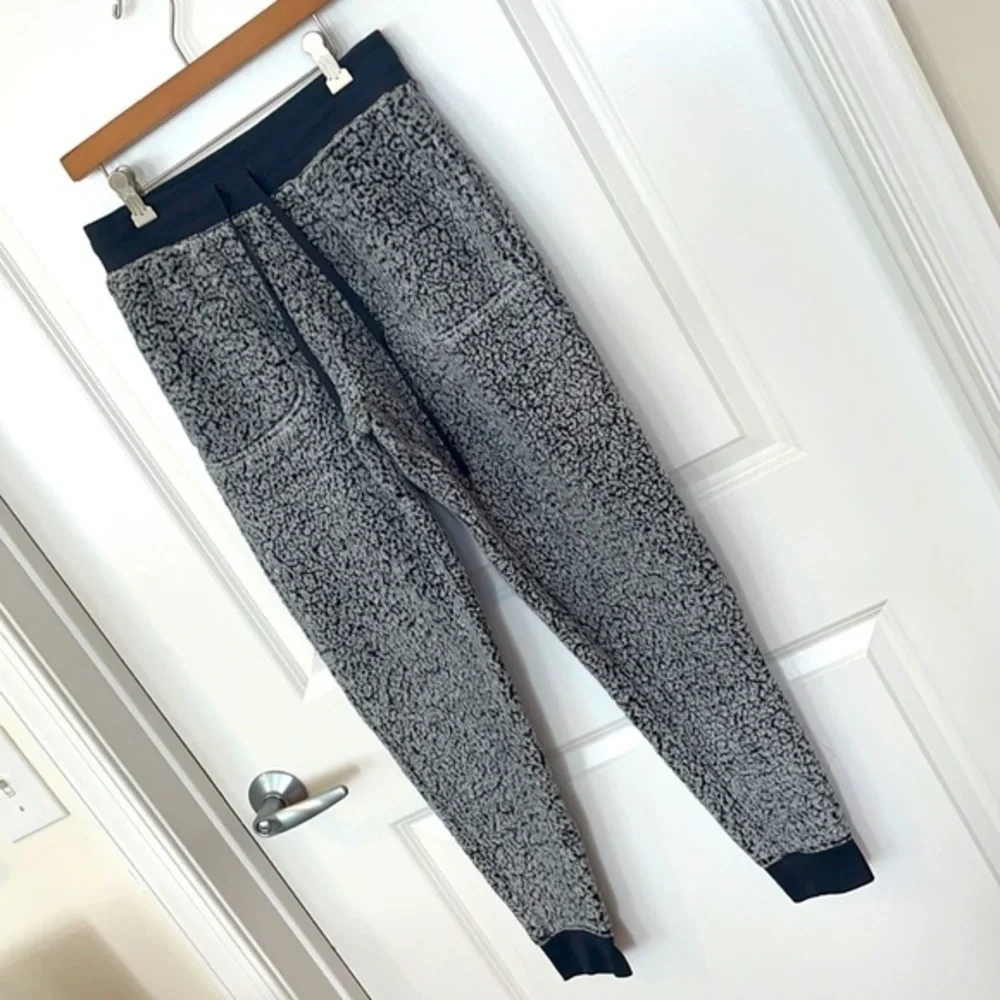SECRET TREASURES | Youth Small (4-6) Light Gray Chunky Fleece Sweatpants